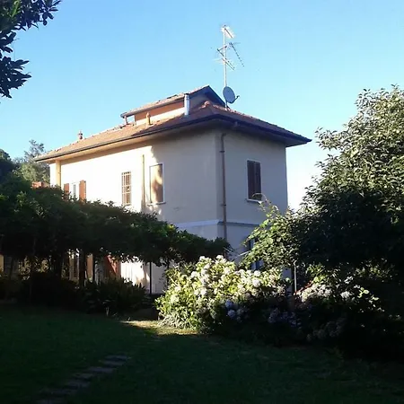 Guest house Swanlake 3*